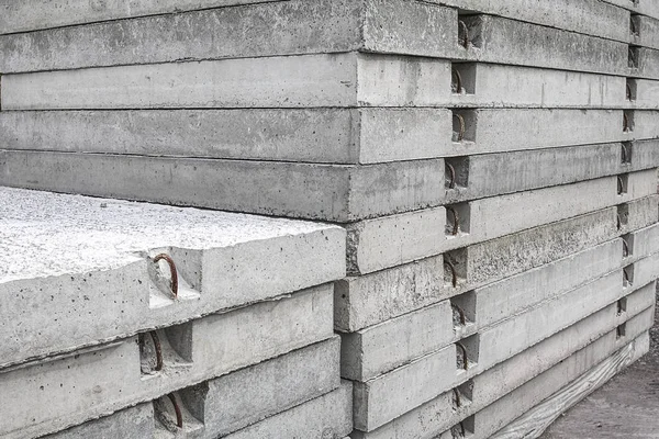 Stack of classical concrete road panels. Concrete products — Stock Photo, Image