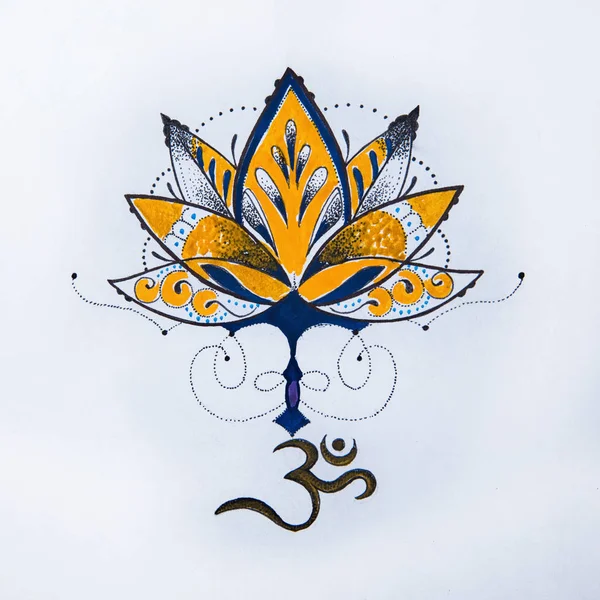 Szkic lotus i om znaki na białym tle. — Zdjęcie stockowe