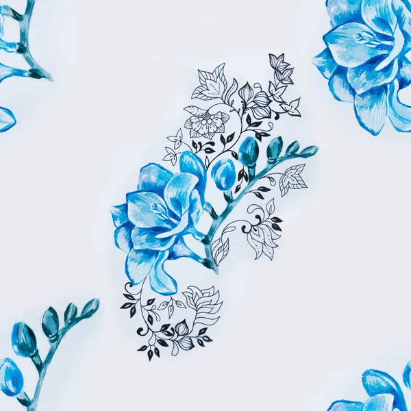 Beyaz bir arka plan üzerinde güzel mavi Frezya seamless modeli. — Stok fotoğraf