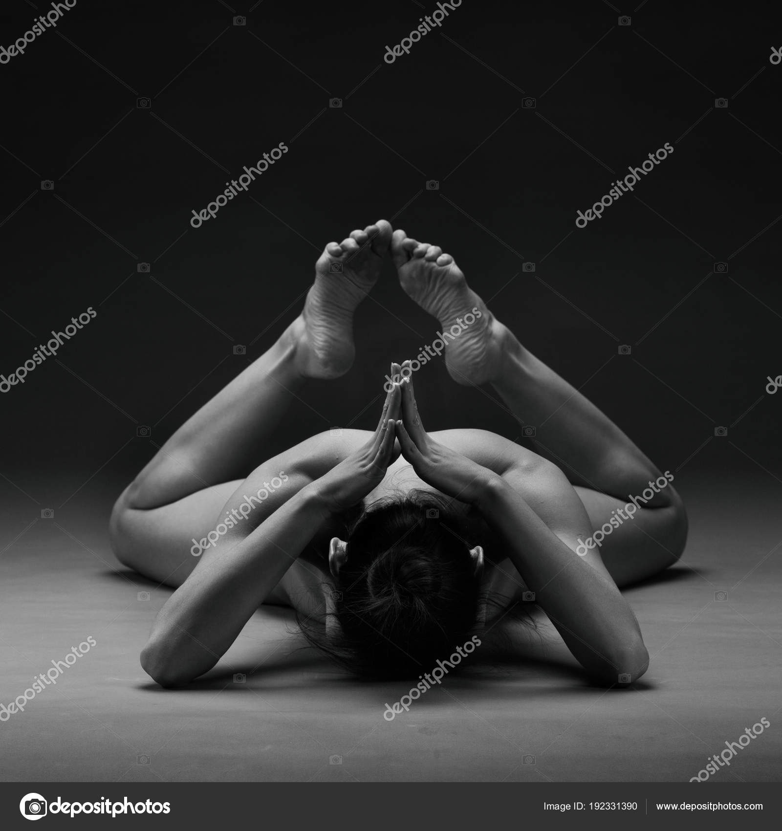 foto-devushki-obnazhennie-yogi-novosibirsk-foto-golih-devushek