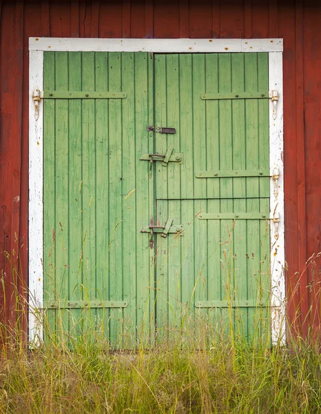 Grüne Scheunentore — Stockfoto