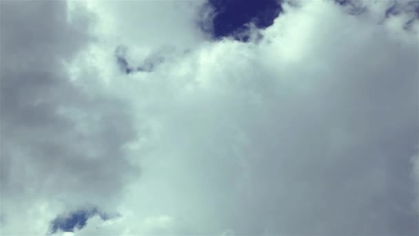 Nuages en mouvement rapide 
