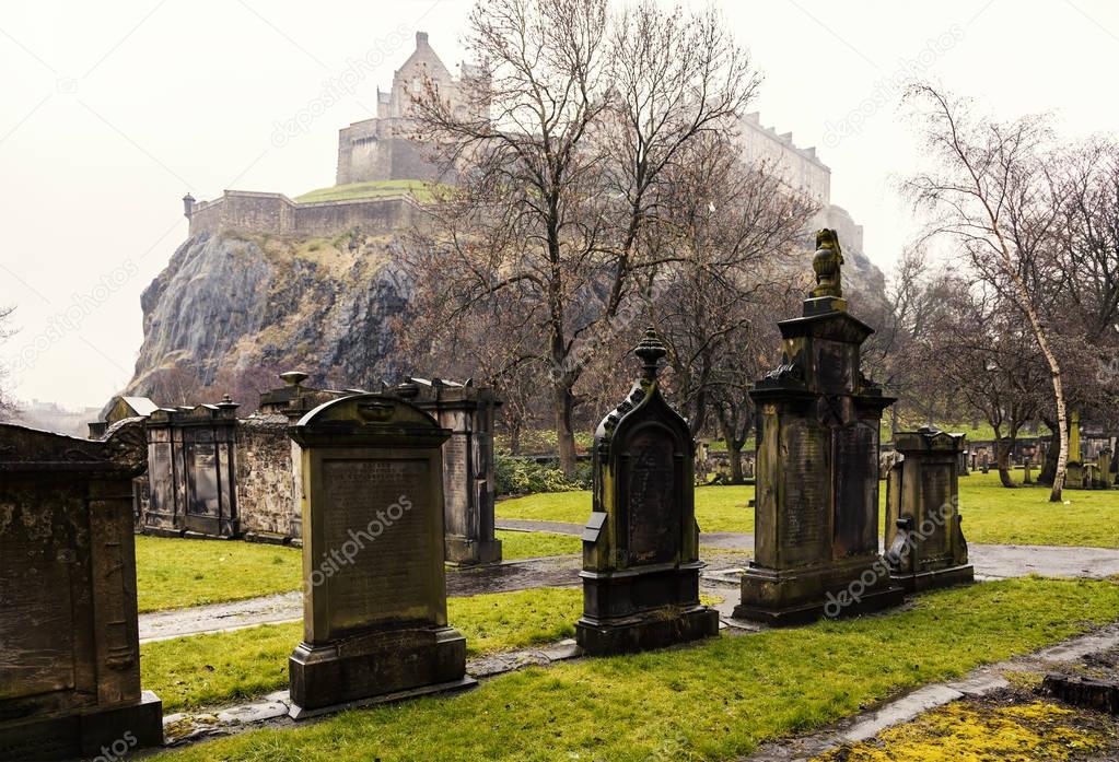Edinburgh graveyard below the castle