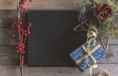 Boş defter ya da fotoğraf albümü kadar sahte