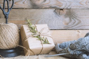 Rustik hediye sarma sahne