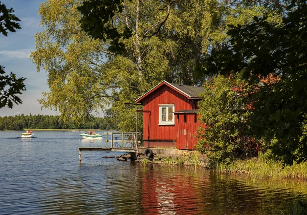 Rode vakantie cabine — Stockfoto