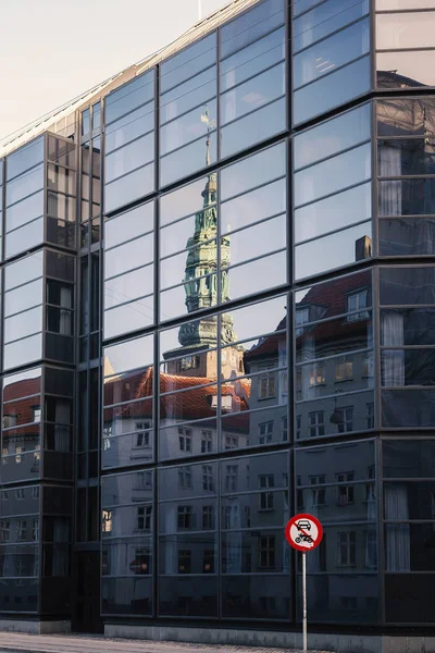 Glass building reflections — Stock Photo, Image