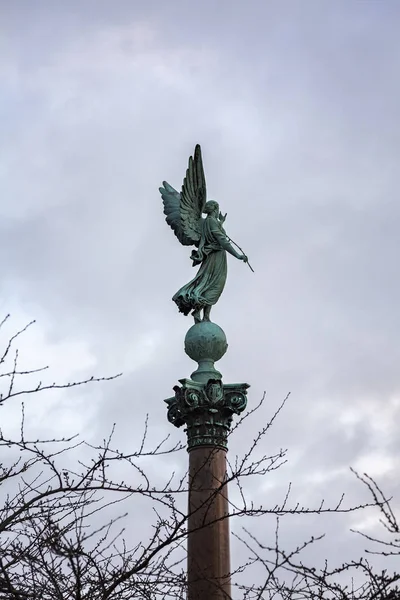 Η συγκέντρωση οδήγησε στήλη angel άγαλμα — Φωτογραφία Αρχείου