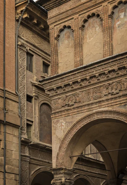 Verzierte Bologna-Architektur — Stockfoto