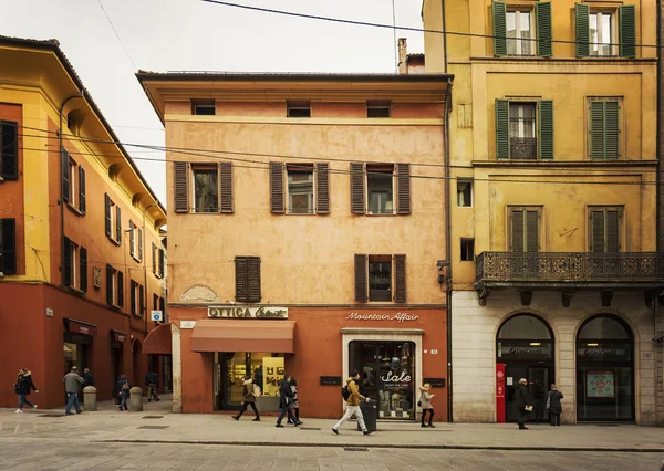 Via Rizzoli street scene Bologna — Stok fotoğraf