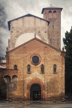 Bir yağmurlu günde Santo Stefano Kilisesi