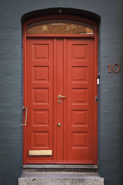 Elegante porta rossa — Foto Stock