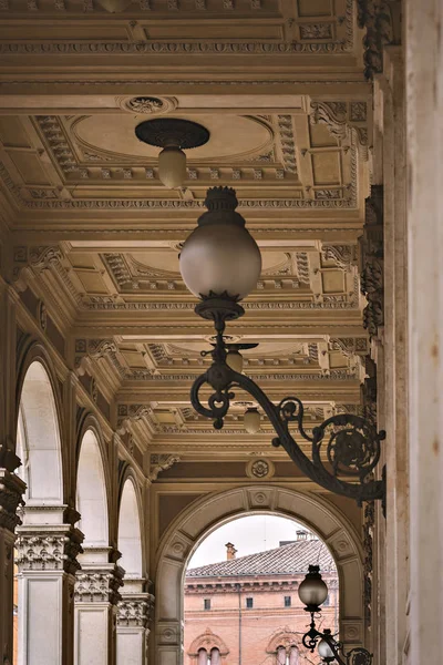 Plafond couvert des allées — Photo