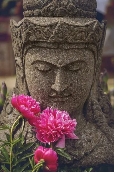 花园里的雕像装饰头 — 图库照片