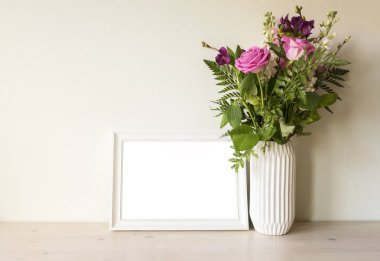 Boş beyaz bir çerçeve mockup