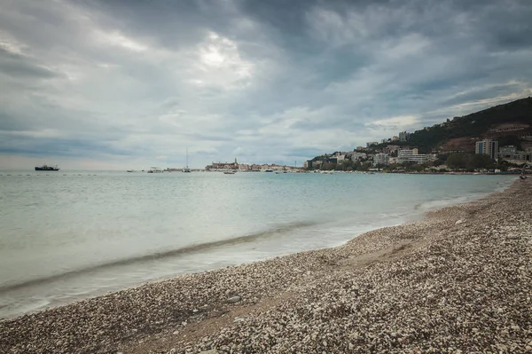 Stormig strand Budva — Stockfoto