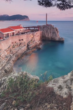 Petrovac cliff top kale