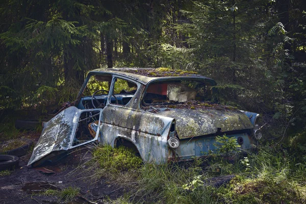 Opuštěné auto vrak — Stock fotografie