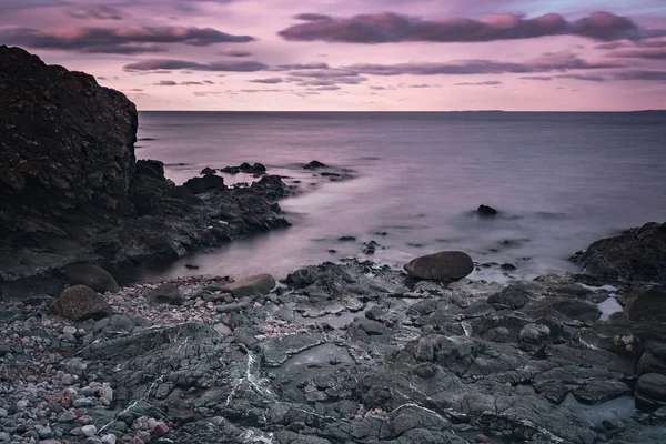 Sunset at rocky beach — Stock Photo, Image