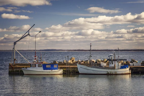 Fishing boats in small harbour — Stock Photo, Image