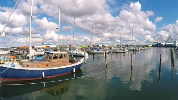 Varberg Stadt Bootshafen — Stockvideo