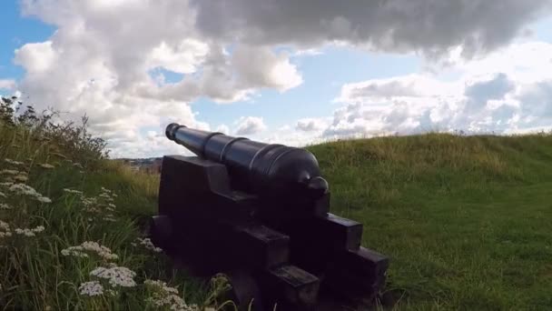 Varberg Sverige Juli 2017 Historiska Canon Den Gamla Fästningen — Stockvideo