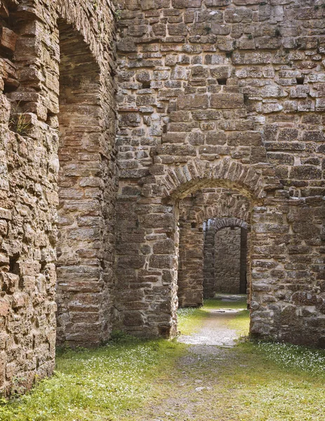 Rovine medievali dell'edificio — Foto Stock