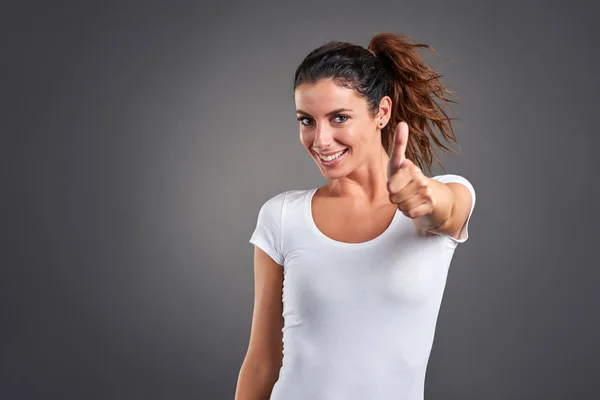 Una mujer joven — Foto de Stock