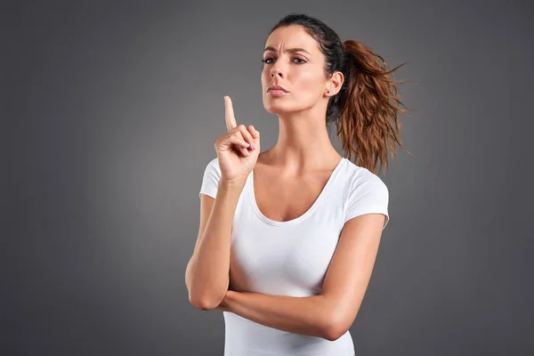 Een jonge vrouw — Stockfoto