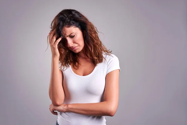 Una giovane donna — Foto Stock