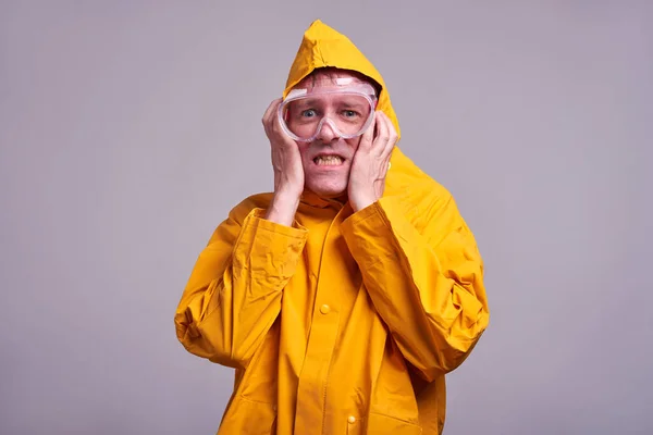 Man in yellow raincoat — Stock Photo, Image
