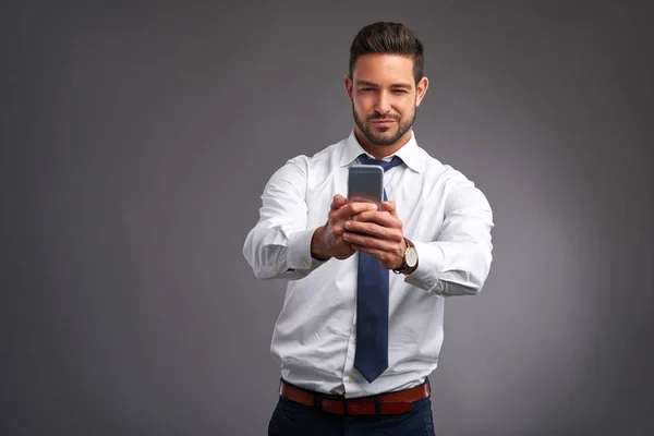 Young man taking a selfie — Stock Photo, Image