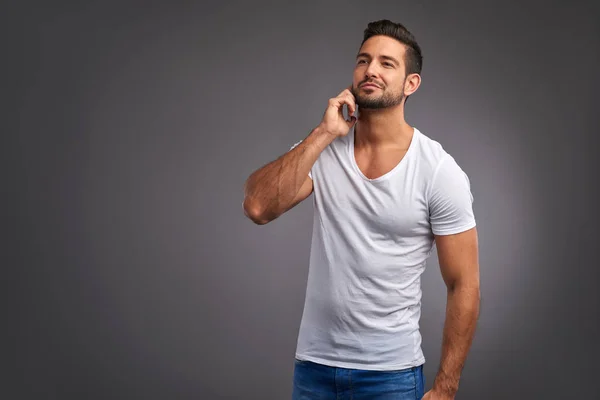 Joven con un smartphone — Foto de Stock