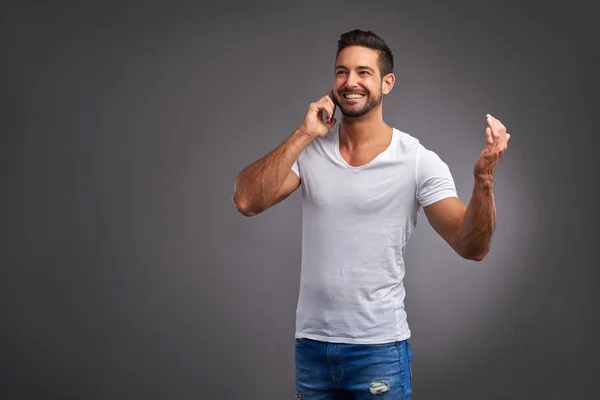 Joven con un smartphone — Foto de Stock