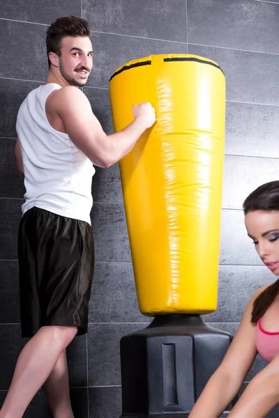 Working out in the Gym — Stock Photo, Image