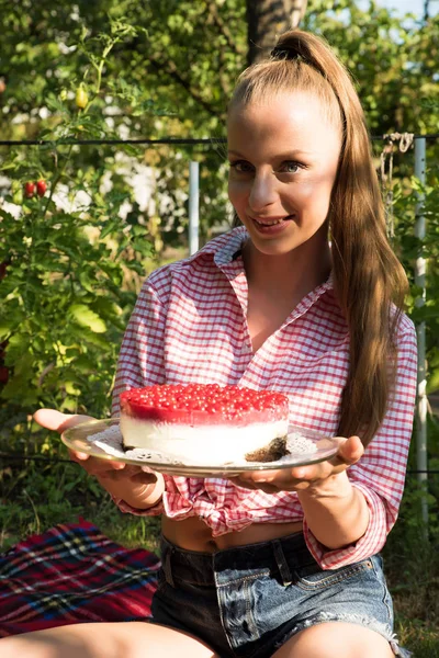 Pic-nic in giardino — Foto Stock