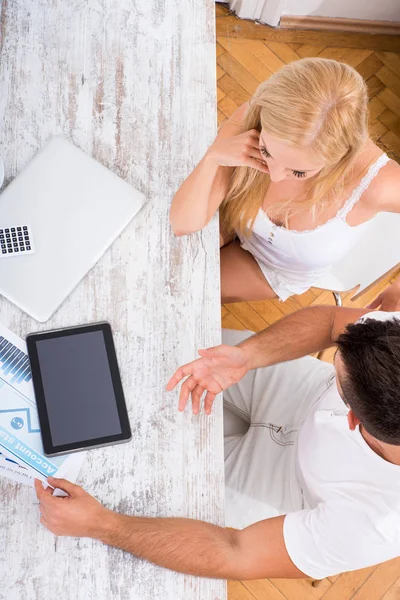 A beautiful young couple discuss business — Stock Photo, Image