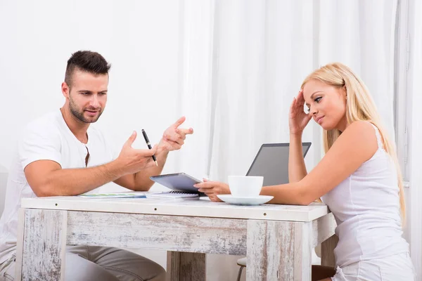 A beautiful young couple discuss business — Stock Photo, Image