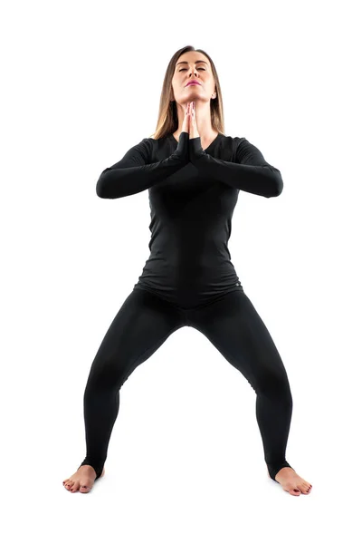 Vrouw die yoga beoefent in een studio — Stockfoto