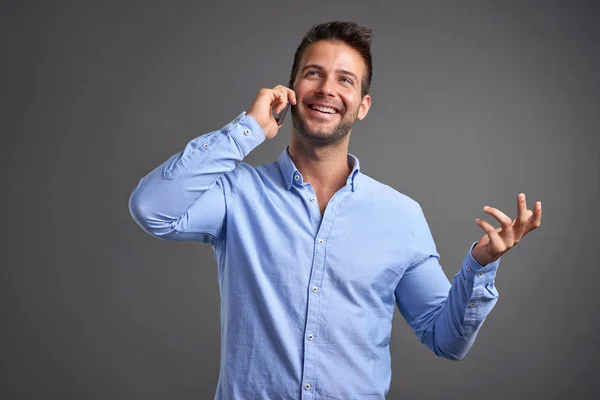 Joven con un smartphone — Foto de Stock