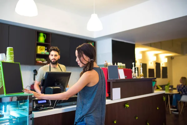 Costumers en una cafetería —  Fotos de Stock