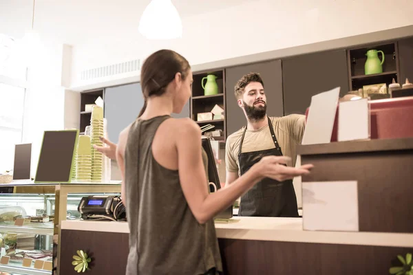 Costumers en una cafetería —  Fotos de Stock