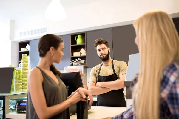 Costumi in una caffetteria — Foto Stock