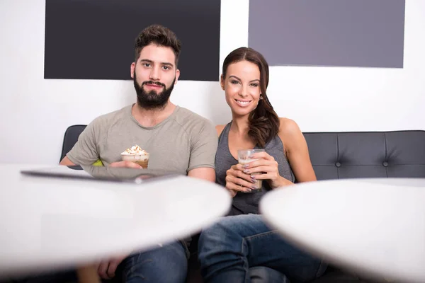 A nice young couple — Stock Photo, Image