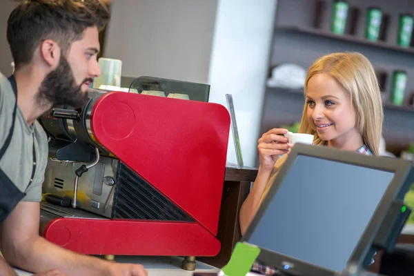 Costumers en una cafetería —  Fotos de Stock