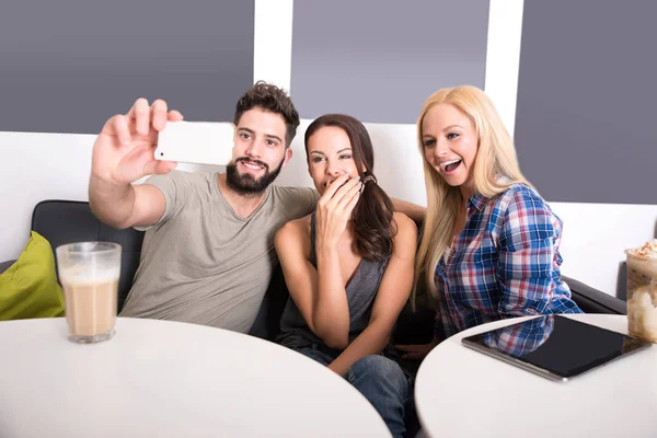 Friends in a coffee shop — Stock Photo, Image