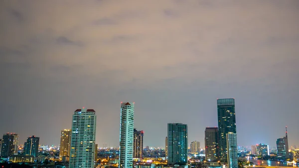 Skyline de Bangkok à noite — Fotografia de Stock