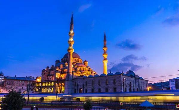 Vista de la mezquita Yeni Cami en Estambul — Foto de Stock