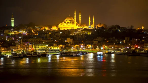 Panorama de Estambul por la noche — Foto de Stock