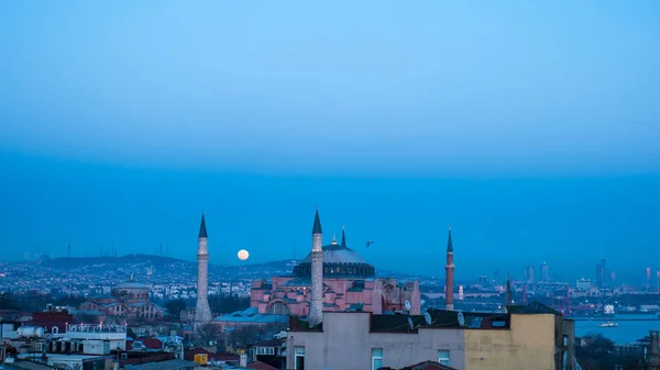 Vista de Estambul por la noche — Foto de Stock